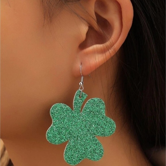 SHAMROCK GREEN 4 CLOVER DANGLE Earrings ST PATRICKS DAY Earrings Lucky - Picture 1 of 4